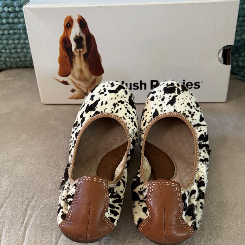 Hush Puppies Black and White Flat shoes